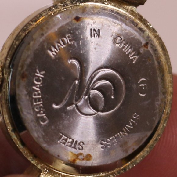 Woman caseback wirstwatch stainless steel golden tone - Picture 6 of 10